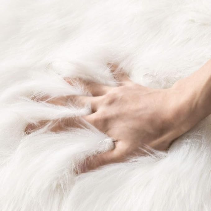 MIULEE Fluffy Area Rug 2'x3' Cloud Faux Fur Sheepskin Rug - Image 2