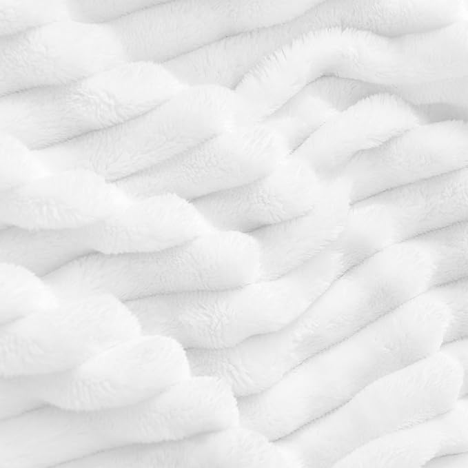 BEDELITE 3D Ribbed Jacquard White Fleece Twin Blanket - Image 3