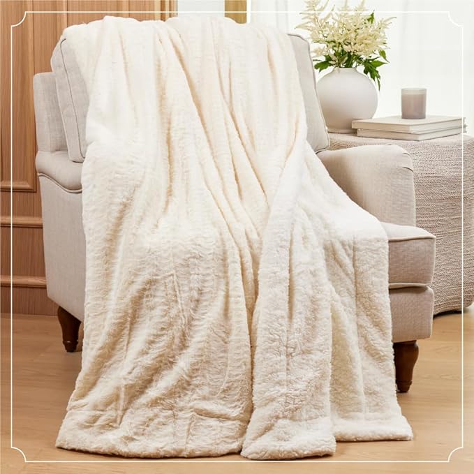 The Connecticut Home Co Throw Blanket for Couch, Soft Fluffy Room Decor, 70x60, Cozy Warm Throws for Bed, Couches, Gifts for Women, Bedroom Cute Aesthetic Blankets Faux Fur and Sherpa, Purple