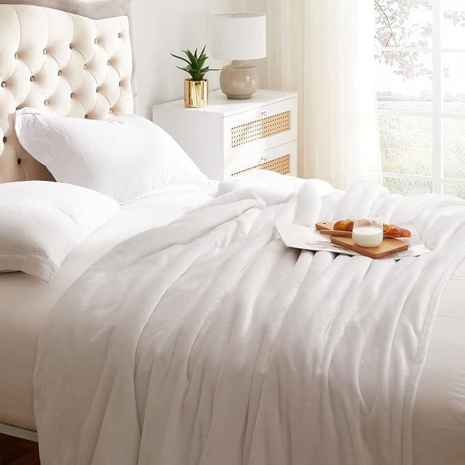 KMUSET Fleece Blanket King Size White Lightweight Super Soft Cozy Luxury Bed - Image 2