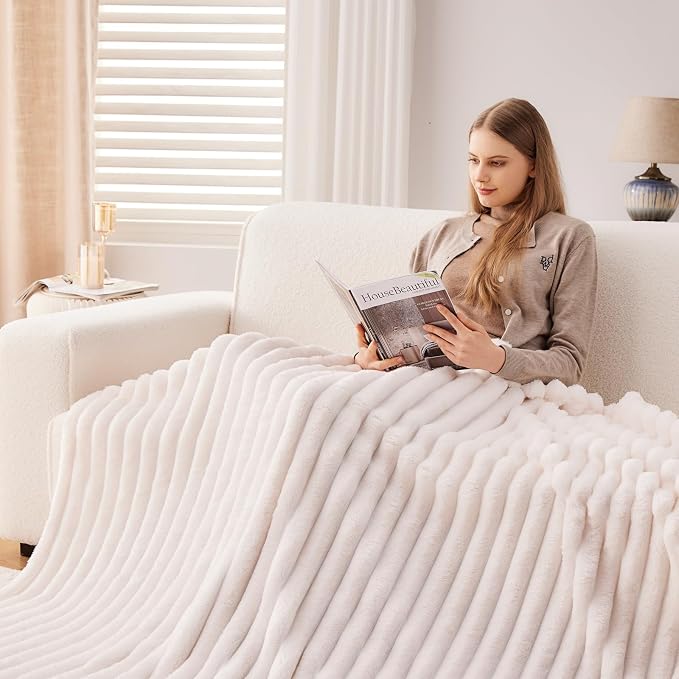 NEWCOSPLAY Fleece Ribbed Cozy Twin Blanket - Image 3