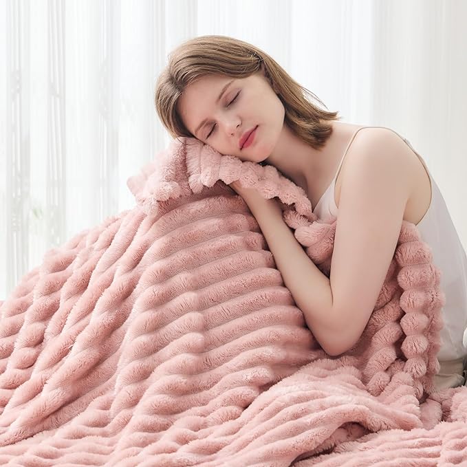 NEWCOSPLAY Fleece Ribbed Cozy Queen Blanket - Image 7