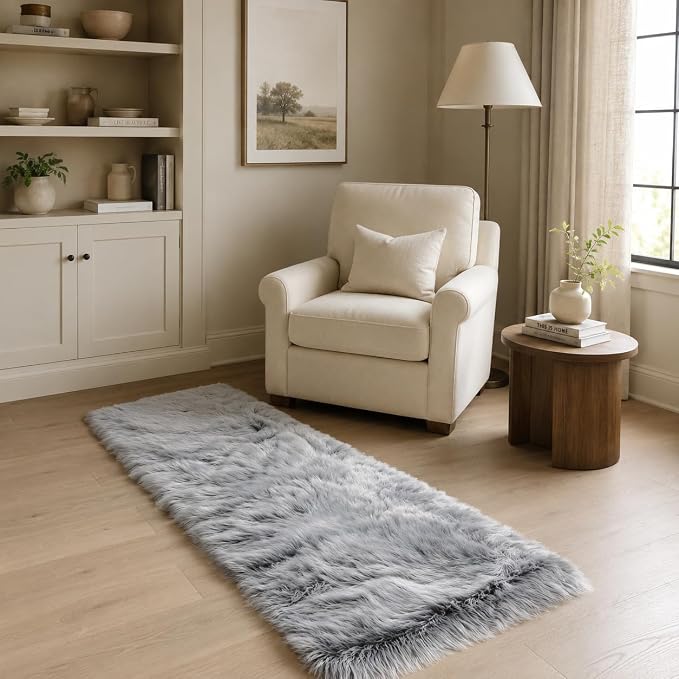 EasyJoy Faux Sheepskin Rug, Fluffy Faux Fur Rug, Ultra Soft Shag Area Rug - Image 6