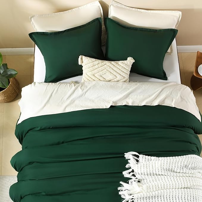 Litanika Comforters Emerald Green Oversized Queen Size, 3 Pieces Lightweight Solid Bedding Comforter Set, All Season Fluffy Bed Set (98x98In Comforter & 2 Pillowcases)