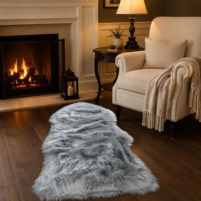 EasyJoy Faux Sheepskin Rug, Fluffy Faux Fur Rug, Ultra Soft Shag Area Rug by EasyJoy