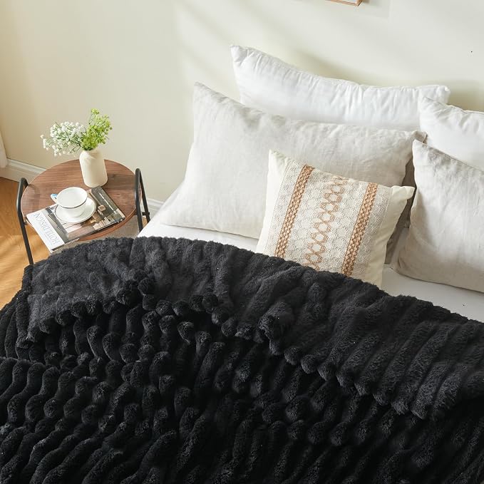 NEWCOSPLAY Fleece Ribbed Cozy Queen Blanket - Image 9
