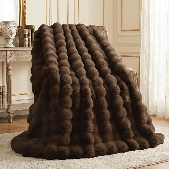 L'AGRATY Faux Rabbit Fur Throw Blanket by LAGRATY
