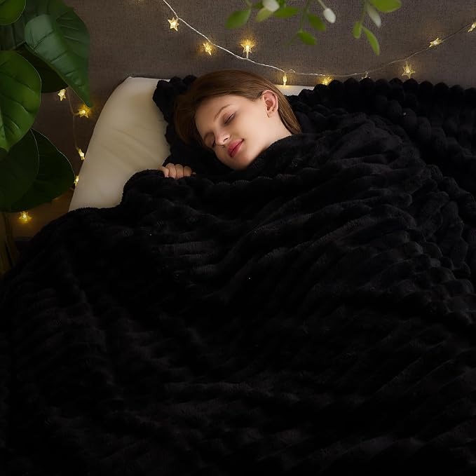 NEWCOSPLAY Fleece Ribbed Cozy Queen Blanket - Image 2