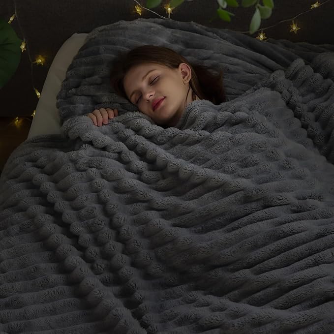 NEWCOSPLAY Fleece Ribbed Cozy Queen Blanket - Image 2