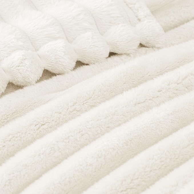 Exclusivo Mezcla Striped Fleece Throw Blanket - Image 4