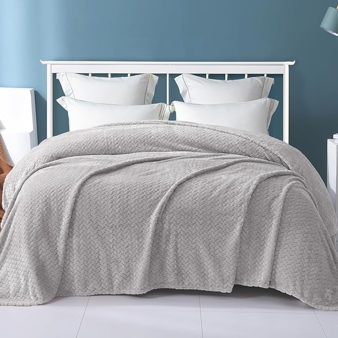 Exclusivo Mezcla Fleece Twin Size Blanket for Bed, 90x66 Inches Soft Cozy Jacquard Flannel Blankets, Lightweight Fuzzy Plush Warm for Winter, Light Grey