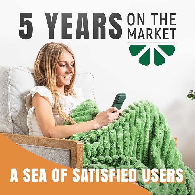 GO Premium Plush Soft Throw Blanket for Couch - Green Fleece Blanket for Living Room, Bedroom, Home Decor - Small Couch Blanket for Men, Women (50x60 Inches)