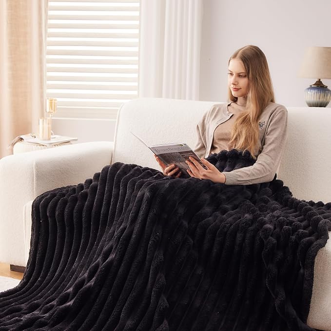 NEWCOSPLAY Fleece Ribbed Cozy Twin Blanket - Image 3