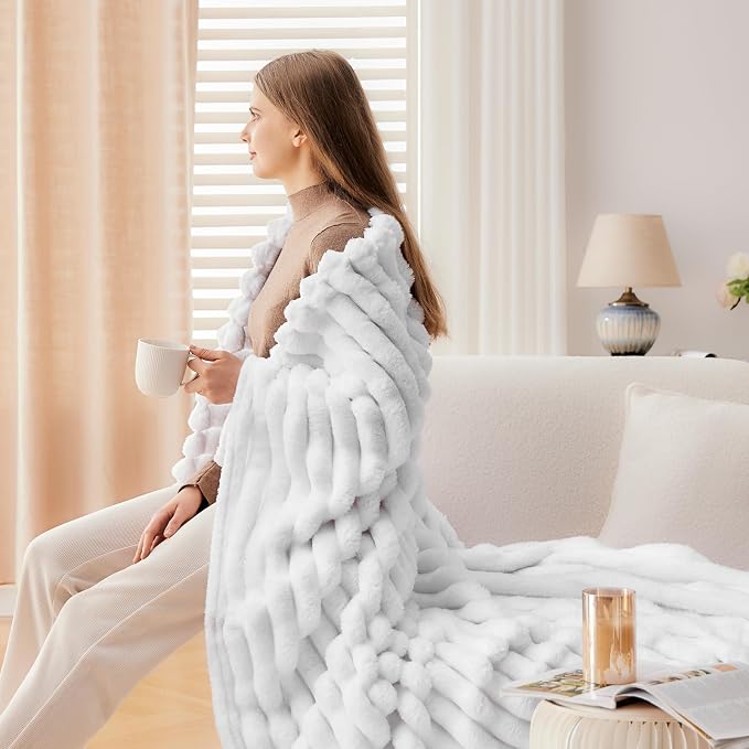 NEWCOSPLAY Fleece Ribbed Cozy King Blanket - Image 6