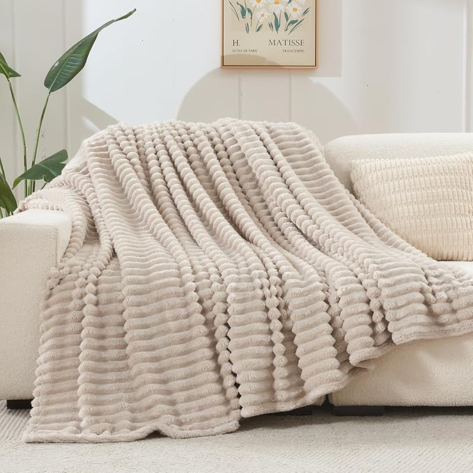 NEWCOSPLAY Fleece Ribbed Cozy King Blanket - Image 8
