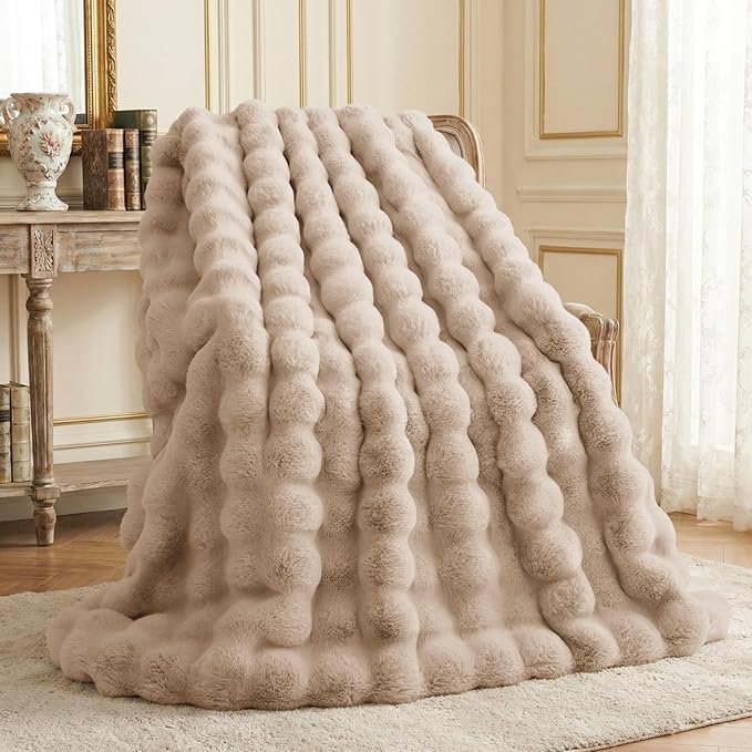L'AGRATY Faux Rabbit Fur Throw Blanket - Image 2