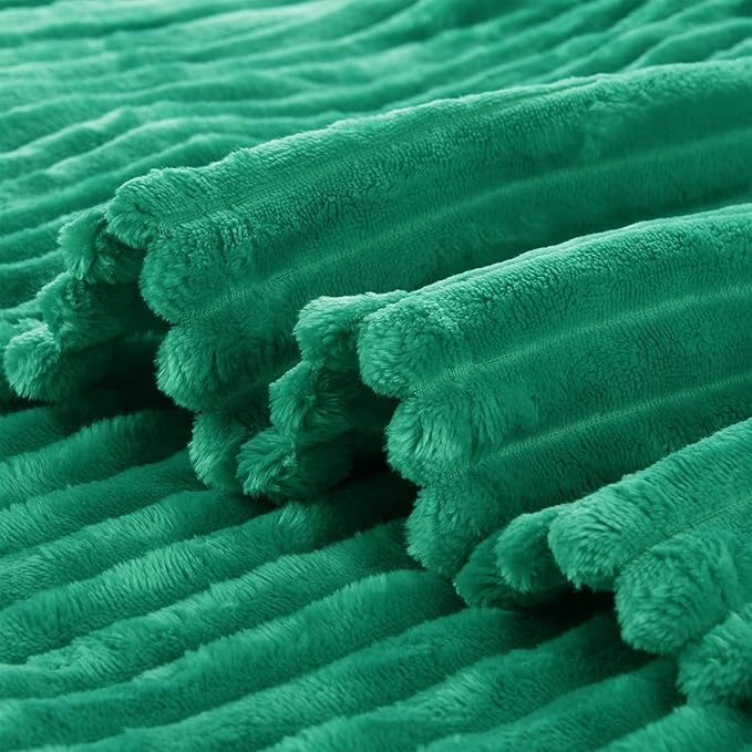 GO Premium Ultra Soft Fleece Blanket, Super Large Queen Size - Emerald Green Color, Perfect Cozy Gift, Super Warm Comfy - ECO-Certified, Hypoallergenic, 90" x 90"