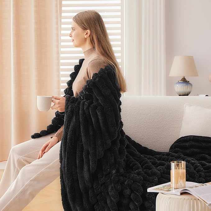 NEWCOSPLAY Fleece Ribbed Cozy Queen Blanket - Image 6