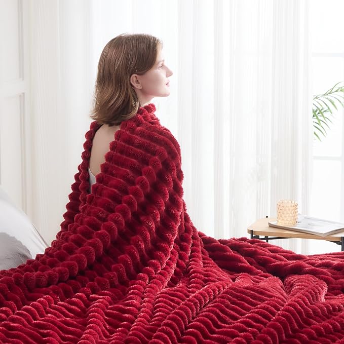 NEWCOSPLAY Fleece Ribbed Cozy Queen Blanket - Image 3