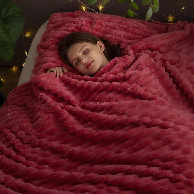 NEWCOSPLAY Fleece Ribbed Cozy Queen Blanket - Image 2