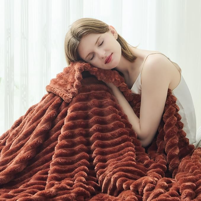 NEWCOSPLAY Fleece Ribbed Cozy Twin Blanket - Image 4