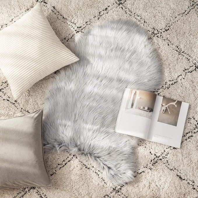 MIULEE Fluffy Area Rug 2x3 ft Faux Fur Sheepskin Rug - Image 7
