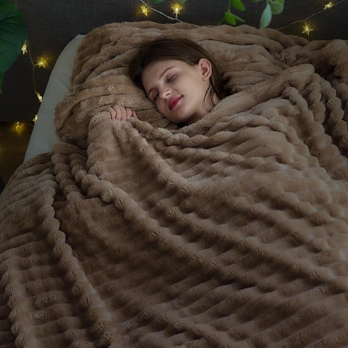 NEWCOSPLAY Fleece Ribbed Cozy Queen Blanket - Image 2