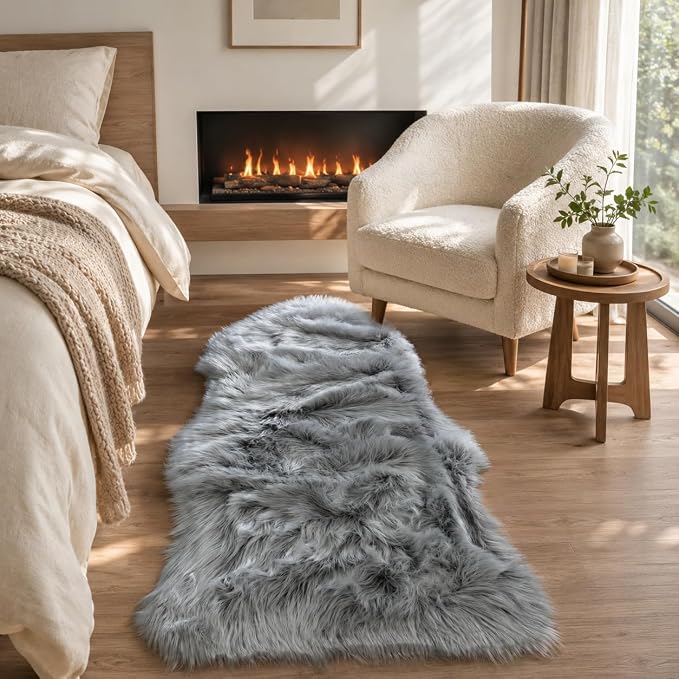 EasyJoy Faux Sheepskin Rug, Fluffy Faux Fur Rug, Ultra Soft Shag Area Rug - Image 5