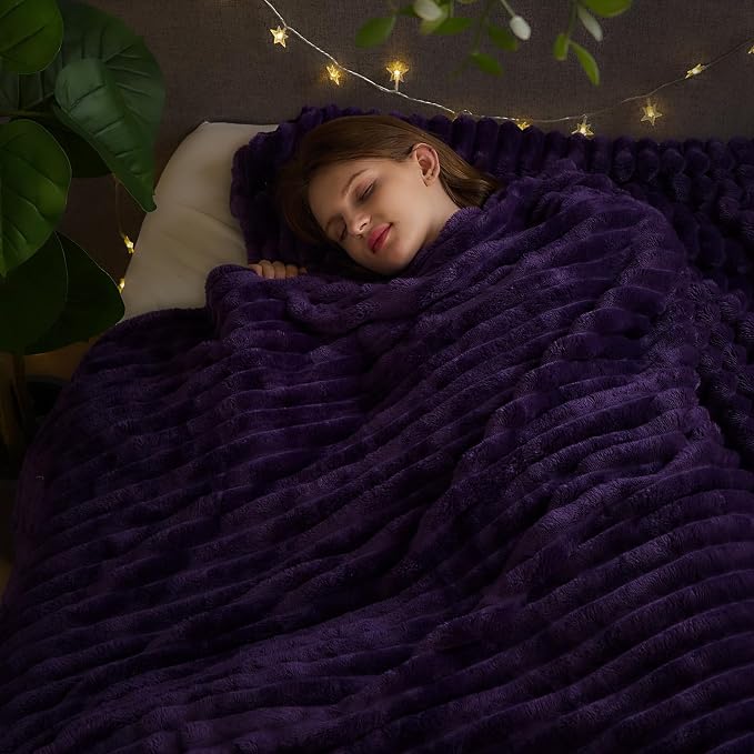 NEWCOSPLAY Fleece Ribbed Cozy King Blanket - Image 2
