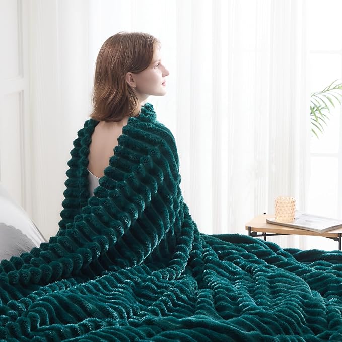 NEWCOSPLAY Fleece Ribbed Cozy Twin Blanket - Image 7