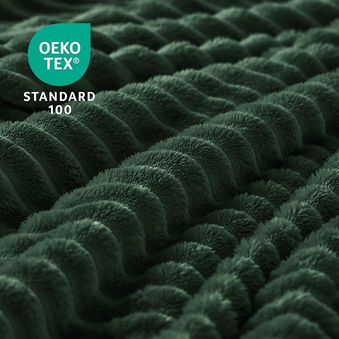 BEDELITE 3D Ribbed Emerald Green Fleece Twin Blanket - Image 3
