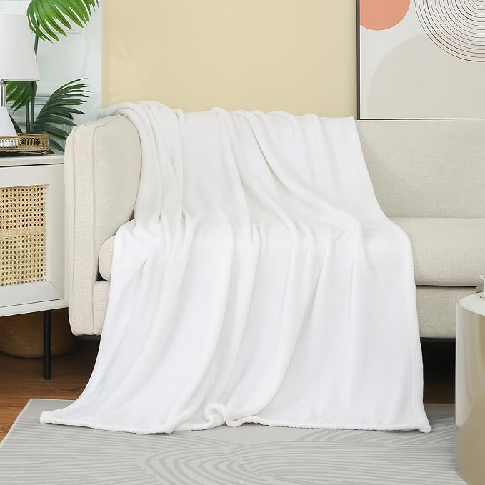 Christmas White Fleece Plush Throw Blanket 50"x60"for Couch Sofa Fuzzy Cozy | by JIAHANNHA