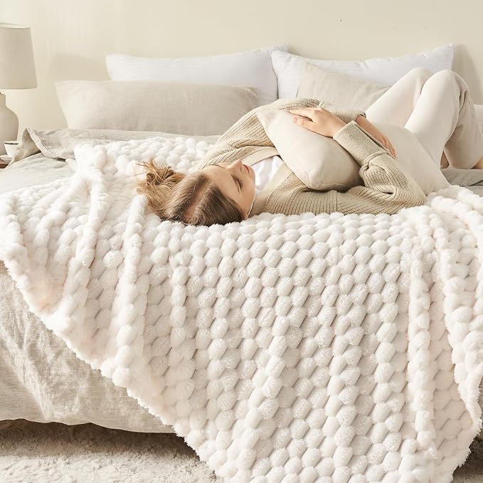 NEWCOSPLAY Fleece Clouds Cozy Queen Blanket - Image 6