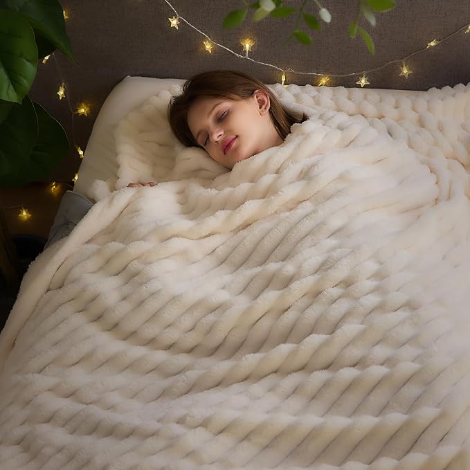 NEWCOSPLAY Fleece Ribbed Cozy Queen Blanket - Image 2