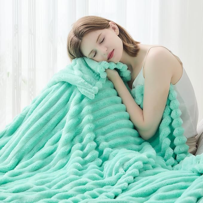 NEWCOSPLAY Fleece Ribbed Cozy Queen Blanket - Image 7