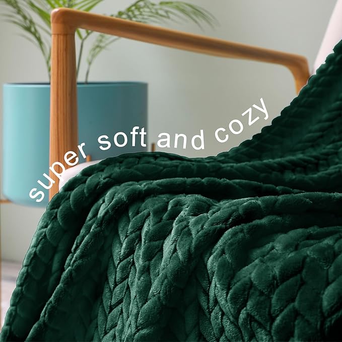 Exclusivo Mezcla Fleece Throw Blanket for Couch, 50x70 Inches Soft Cozy Jacquard Flannel Blankets, Lightweight Fuzzy Plush Warm Throws for Winter, Forest Green
