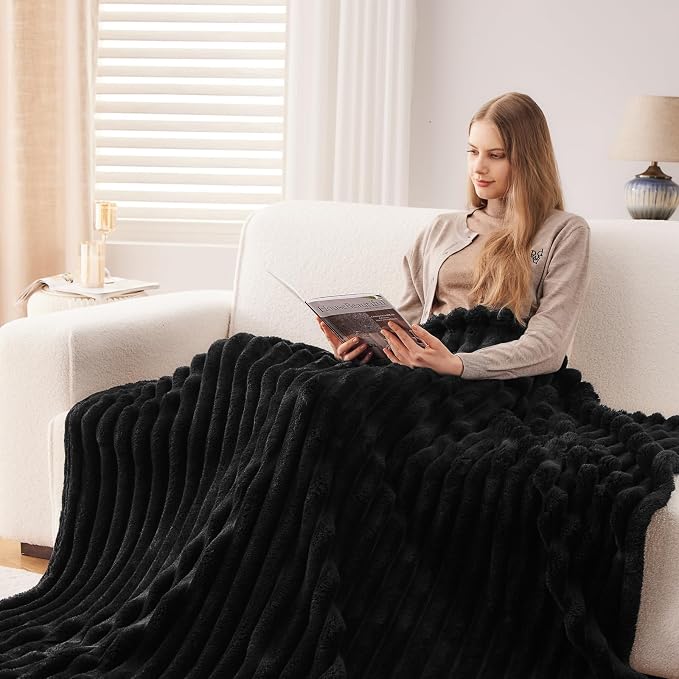 NEWCOSPLAY Fleece Ribbed Cozy Queen Blanket - Image 4