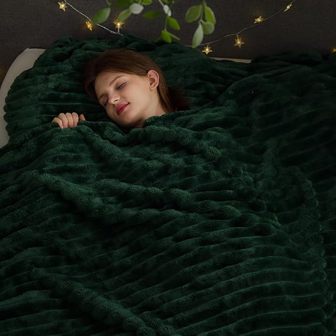 NEWCOSPLAY Fleece Ribbed Cozy King Blanket - Image 2