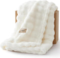 Bedsure Queen Size Blanket 3D Fleece Bubble Queen Blankets by Unknown