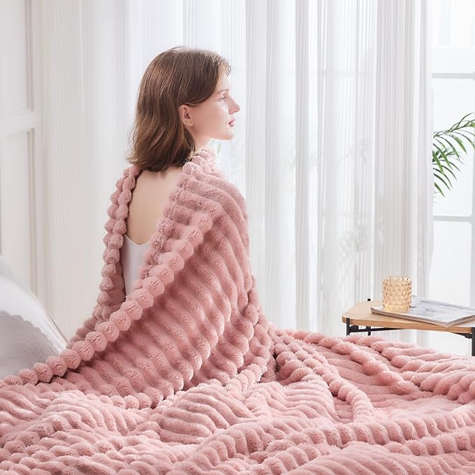 NEWCOSPLAY Fleece Ribbed Cozy Queen Blanket - Image 4