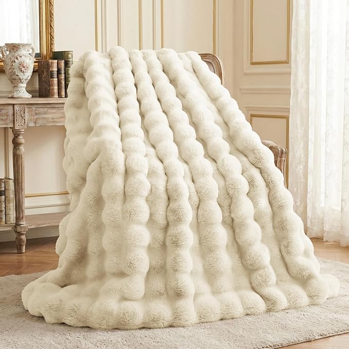 L'AGRATY Faux Rabbit Fur Throw Blanket by LAGRATY