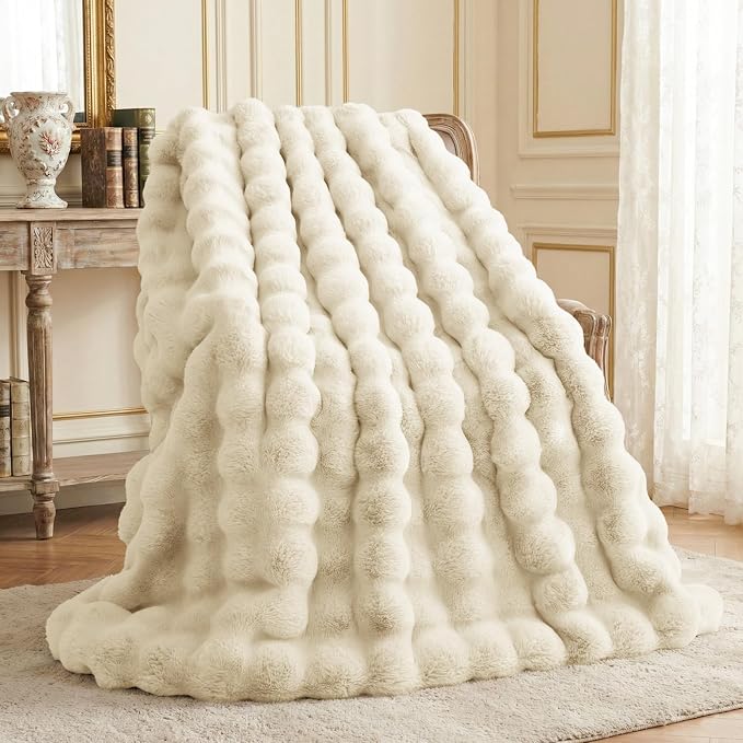 L'AGRATY Faux Rabbit Fur Throw Blanket - Image 2
