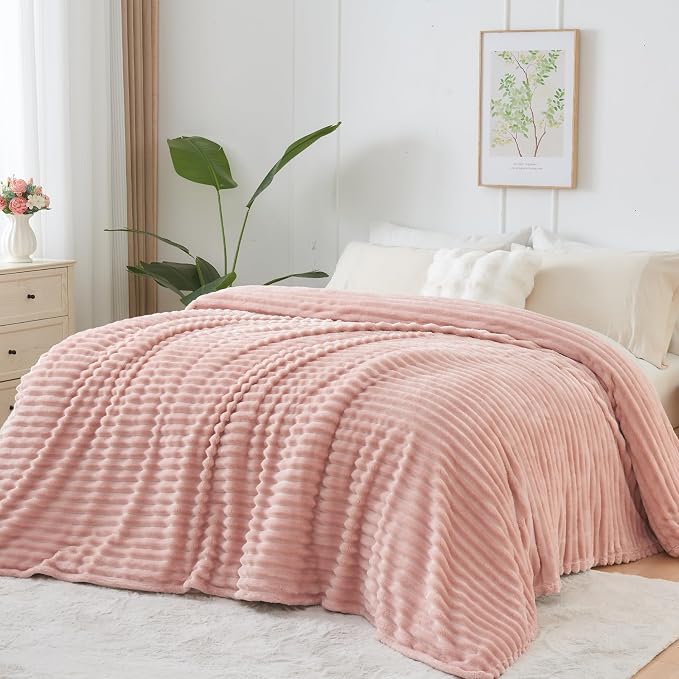 NEWCOSPLAY Fleece Ribbed Cozy Queen Blanket - Image 6