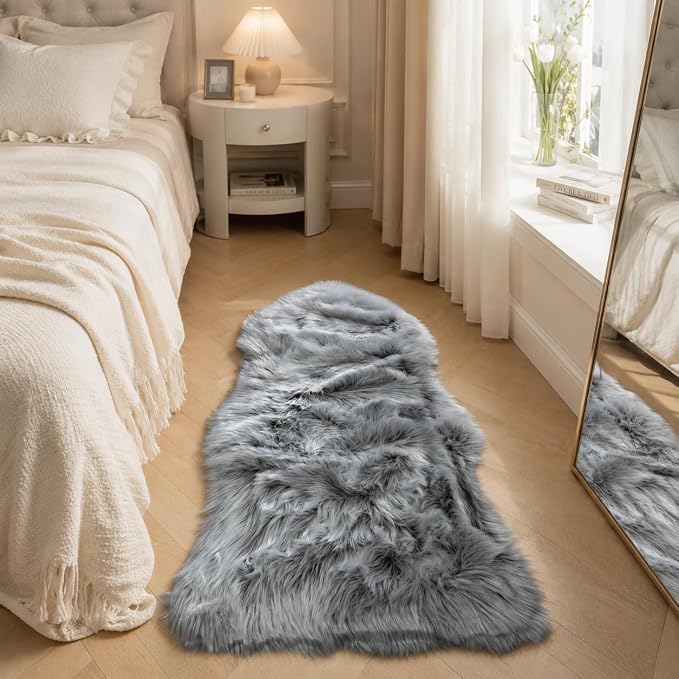 EasyJoy Faux Sheepskin Rug, Fluffy Faux Fur Rug, Ultra Soft Shag Area Rug - Image 3