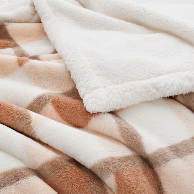 PU MEI Super Soft Faux Rabbit Fur Sherpa Fleece Throw Blanket, Reversible - Image 3