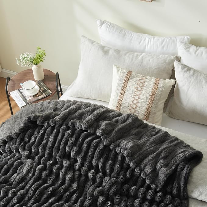 NEWCOSPLAY Fleece Ribbed Cozy Queen Blanket - Image 9