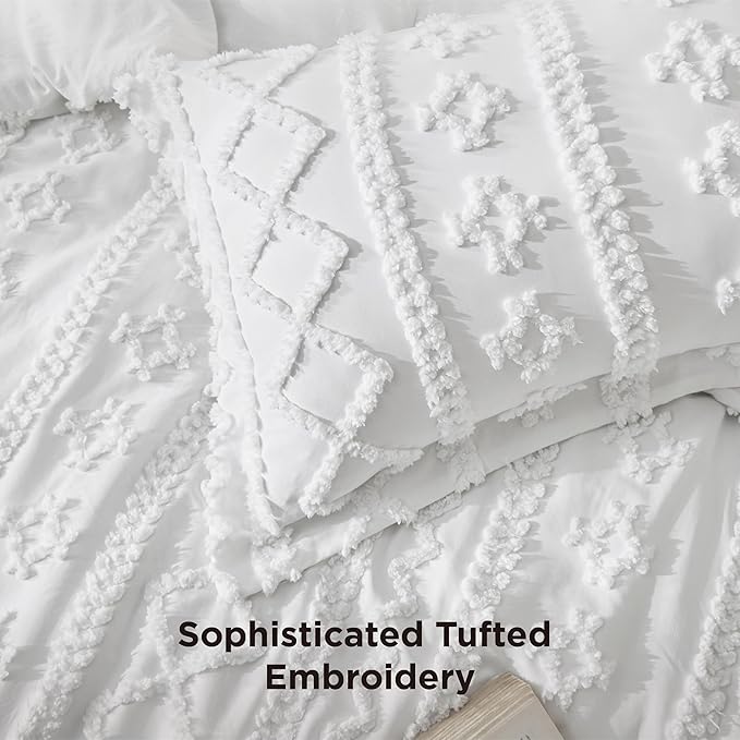 Bedsure Tufted Boho Comforter Set King Size - Bright White Boho Bed Set, GentleSoft™ 3 Pieces Farmhouse Shabby Chic Embroidery Bedding, Gifts for Woman, Soft Jacquard King Comforter for All Seasons