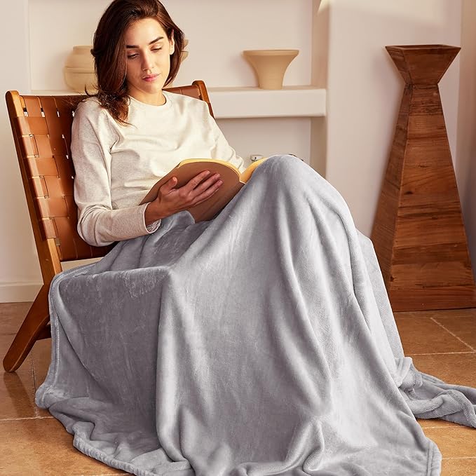 Exclusivo Mezcla Fleece Blanket Twin Size for Bed, Super Soft and Warm, All Season Use, Cozy, Plush, Lightweight, 90x66 Inches, Light Grey