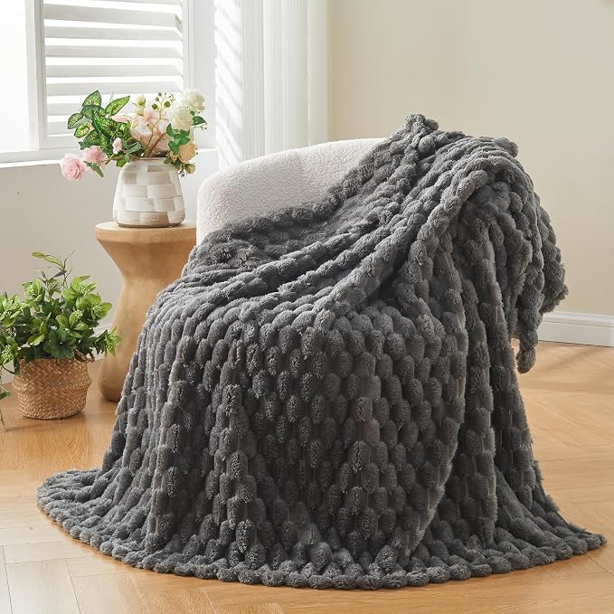 NEWCOSPLAY Fleece Clouds Cozy King Blanket - Image 3