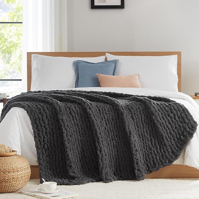 L'AGRATY Chunky Knit Throw Blanket by LAGRATY